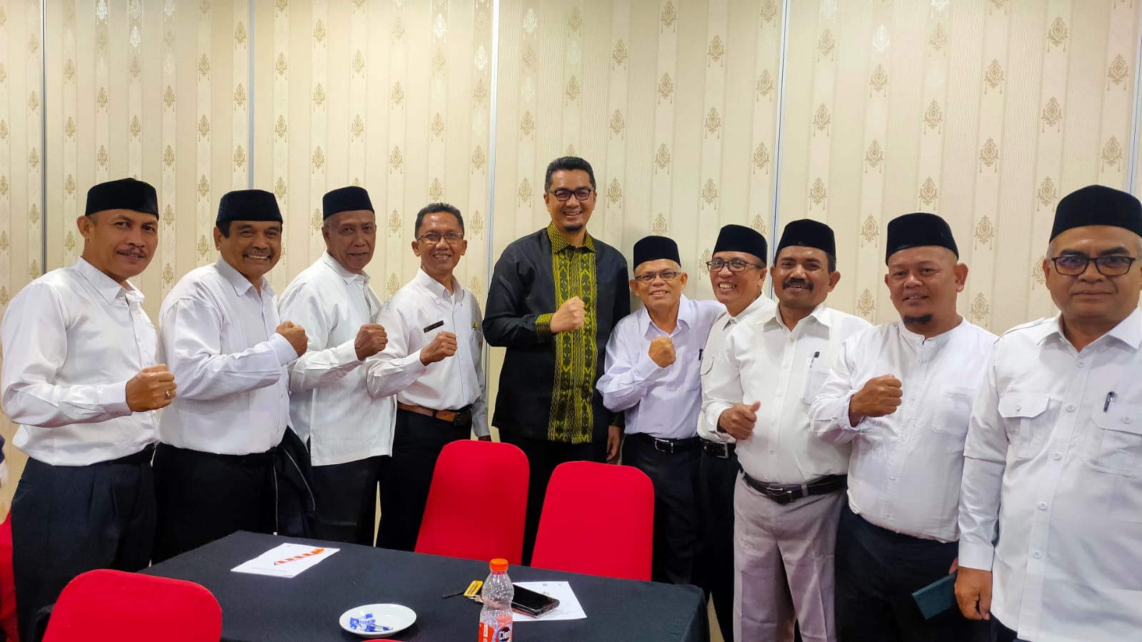 Bersama Kadisdik Aceh di Grand Bau Hill Hotel setelah sesi pembukaan Kegiatan Raker Pengawas 2025
